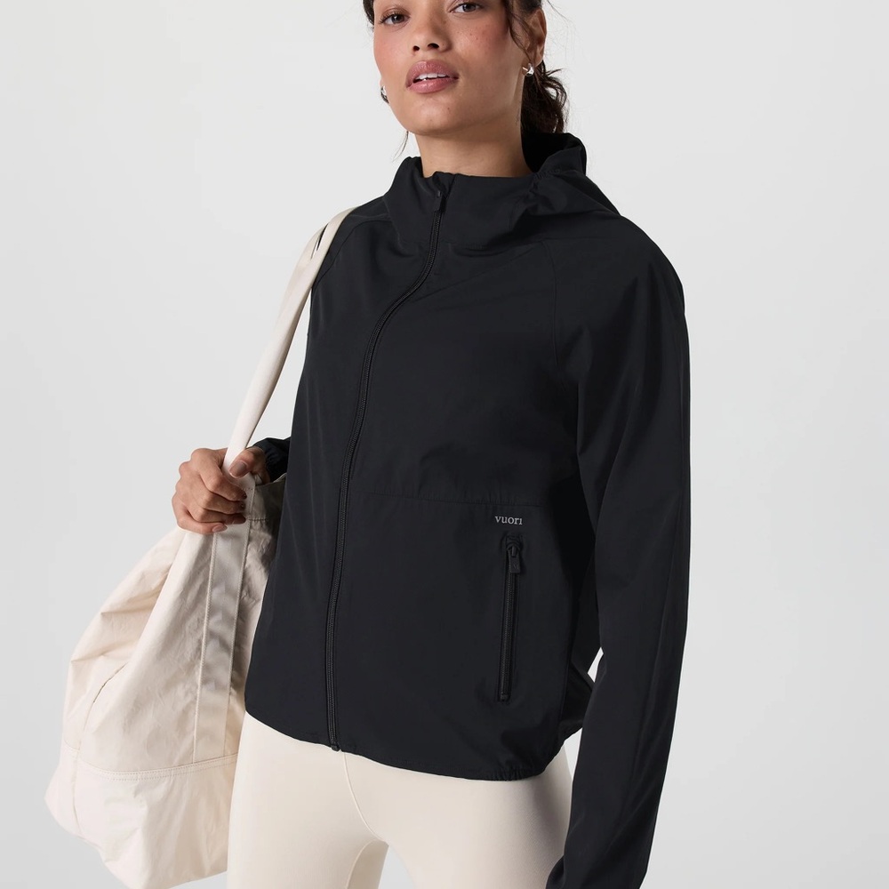 VUORI Women's Renew Trainer Shell! Size small - Black! Brand new!